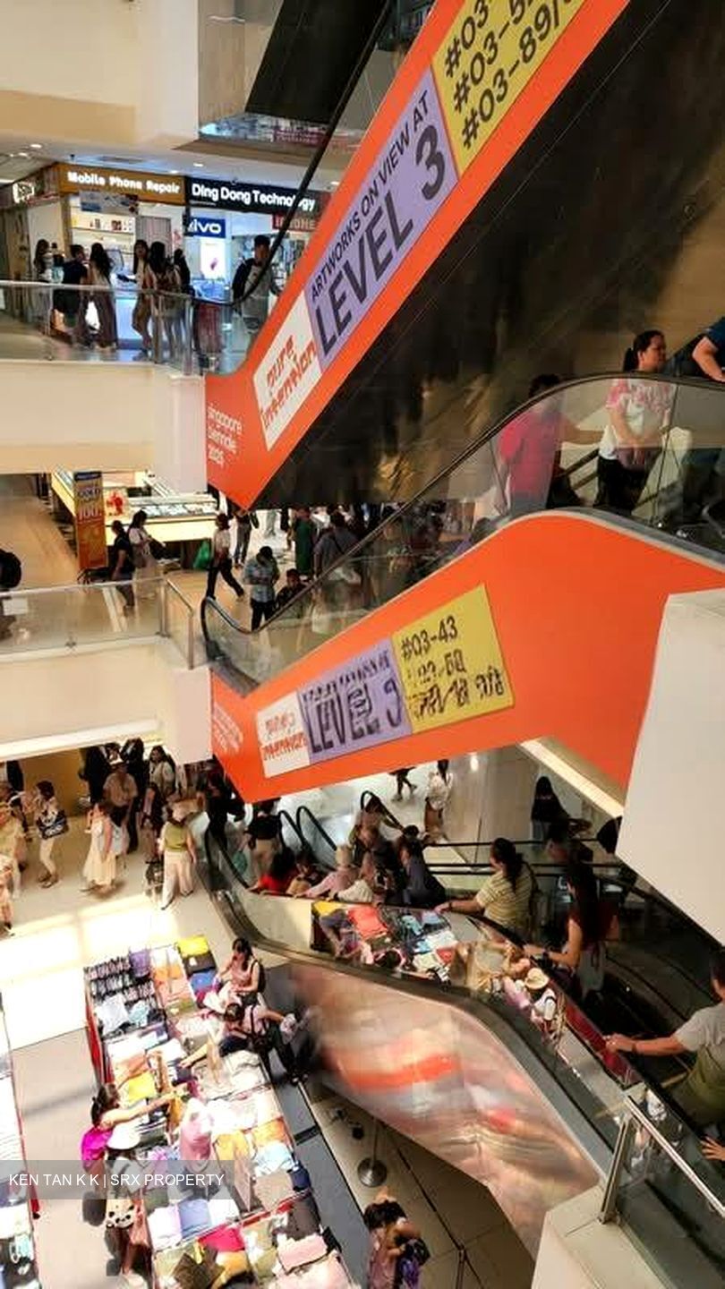 Lucky Plaza (D9), Retail #547163141